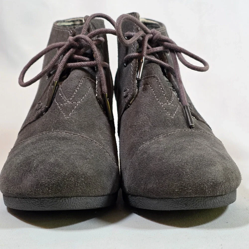 TOMS Desert Wedge Booties Womens 8 Dark Grey Suede‎ Lace Up Ankle Boots